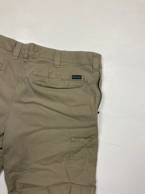 Columbia cargo shorts (W40 L10)