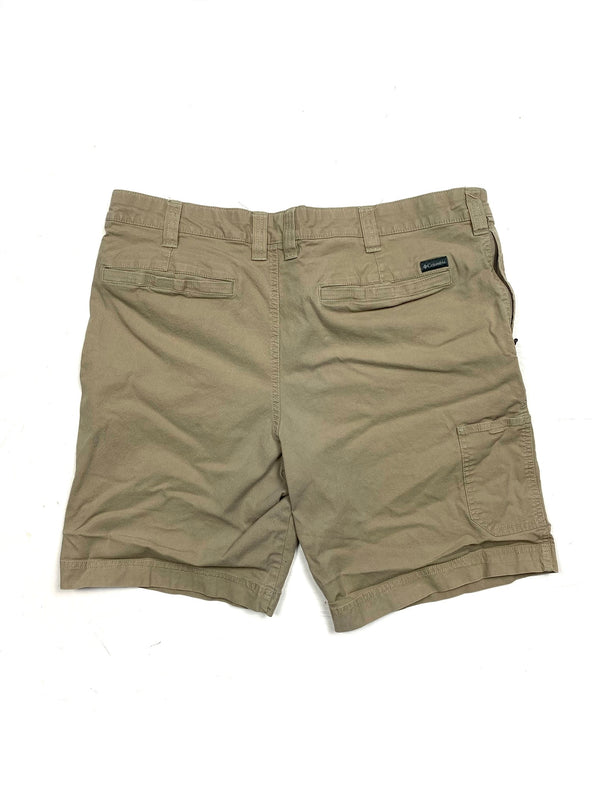 Columbia cargo shorts (W40 L10)